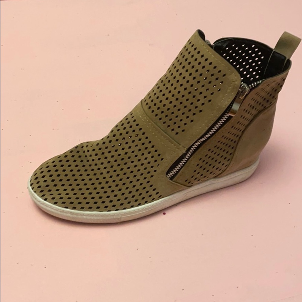 Steve Madden Wedgie Sneakers Tan Size 11
